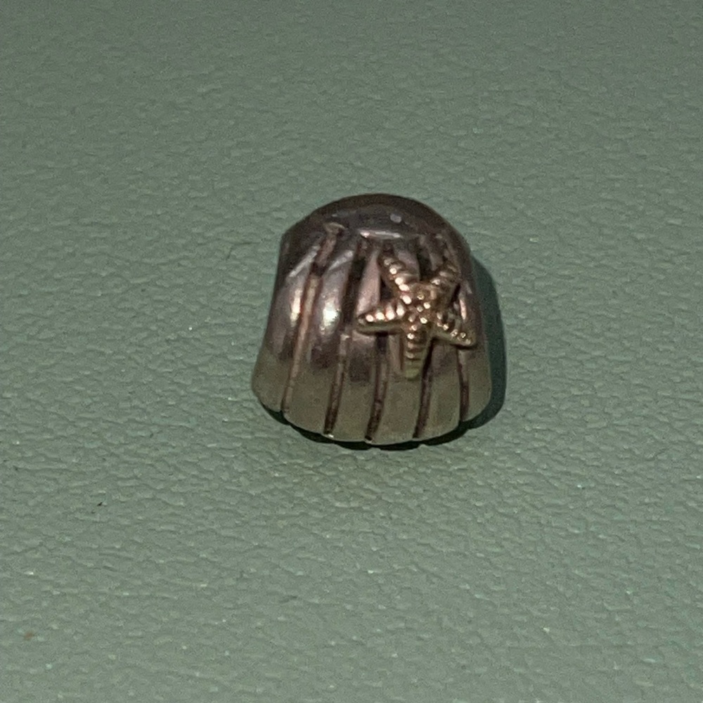 Retired Authentic Pandora Sea Shell Charm With St… - image 2